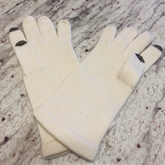 Echo Accessories - Echo cream women’s gloves NWOT 2/$20